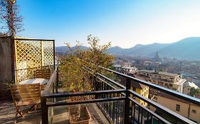 Lake And City View Apartment - Downtown Como